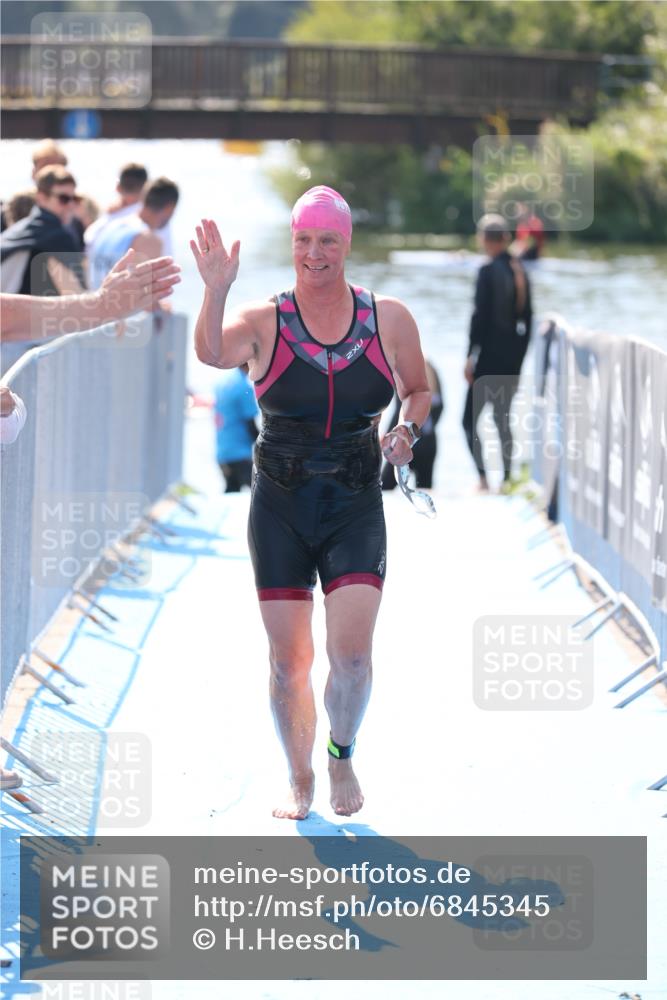 25.08.2024 - Elbe Triathlon Hamburg H.Heesch http://msf.ph/oto/6845345 25.08.2024 14:43:50 Schwimmen  meine-sportfotos.de