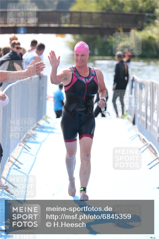 25.08.2024 - Elbe Triathlon Hamburg H.Heesch http://msf.ph/oto/6845359 25.08.2024 14:43:50 Schwimmen  meine-sportfotos.de