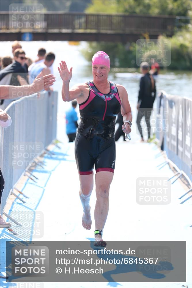 25.08.2024 - Elbe Triathlon Hamburg H.Heesch http://msf.ph/oto/6845367 25.08.2024 14:43:50 Schwimmen  meine-sportfotos.de