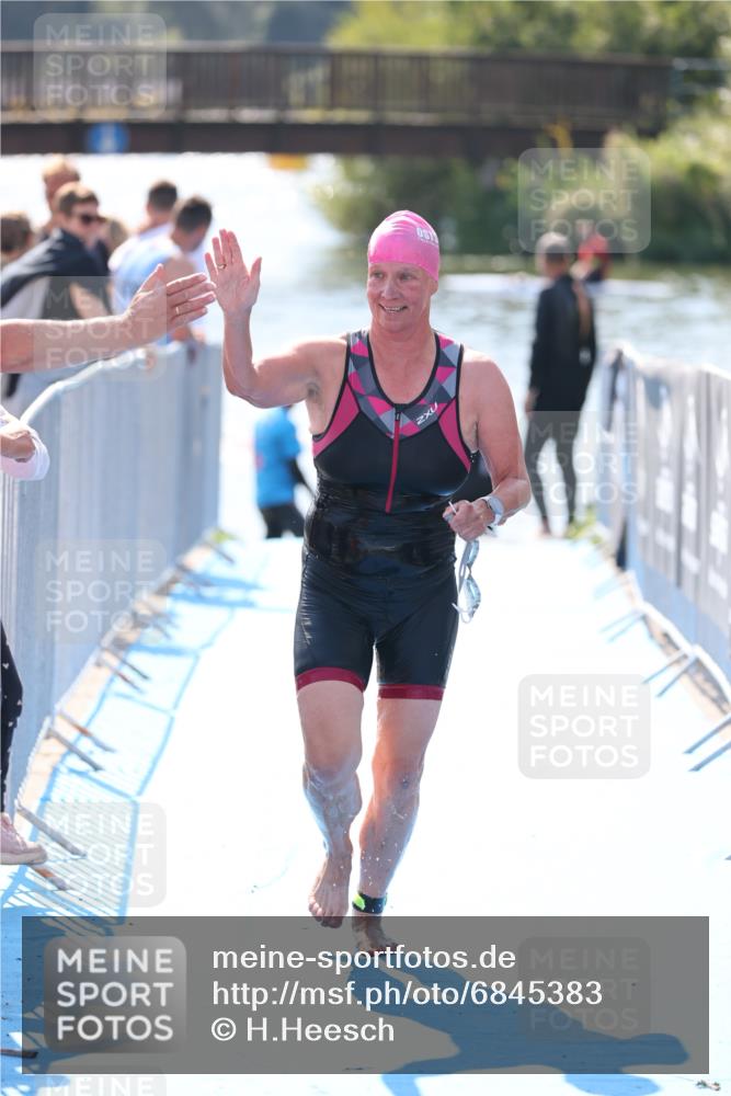25.08.2024 - Elbe Triathlon Hamburg H.Heesch http://msf.ph/oto/6845383 25.08.2024 14:43:50 Schwimmen  meine-sportfotos.de