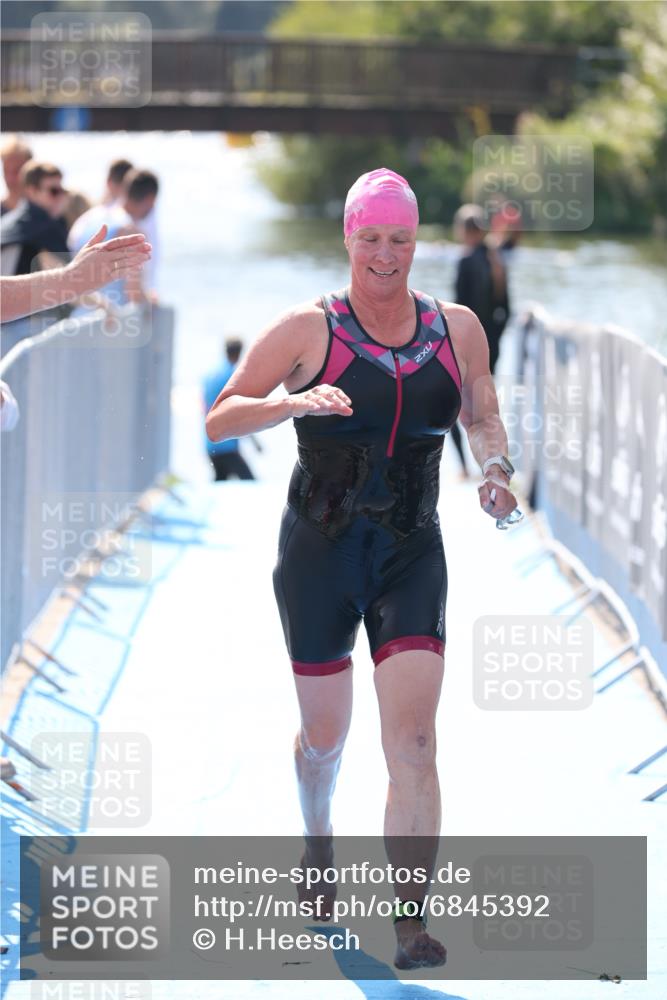 25.08.2024 - Elbe Triathlon Hamburg H.Heesch http://msf.ph/oto/6845392 25.08.2024 14:43:51 Schwimmen  meine-sportfotos.de