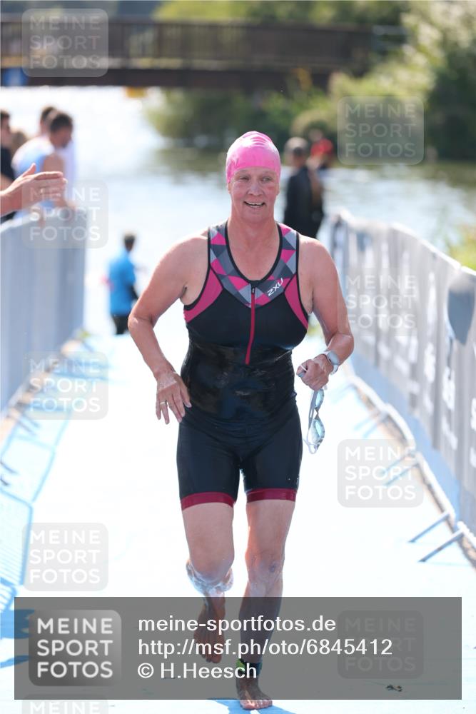 25.08.2024 - Elbe Triathlon Hamburg H.Heesch http://msf.ph/oto/6845412 25.08.2024 14:43:51 Schwimmen  meine-sportfotos.de