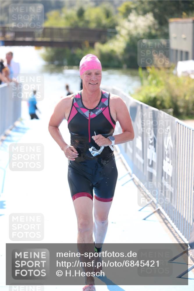 25.08.2024 - Elbe Triathlon Hamburg H.Heesch http://msf.ph/oto/6845421 25.08.2024 14:43:52 Schwimmen  meine-sportfotos.de