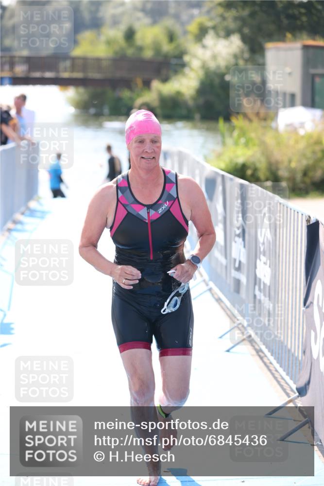 25.08.2024 - Elbe Triathlon Hamburg H.Heesch http://msf.ph/oto/6845436 25.08.2024 14:43:52 Schwimmen  meine-sportfotos.de