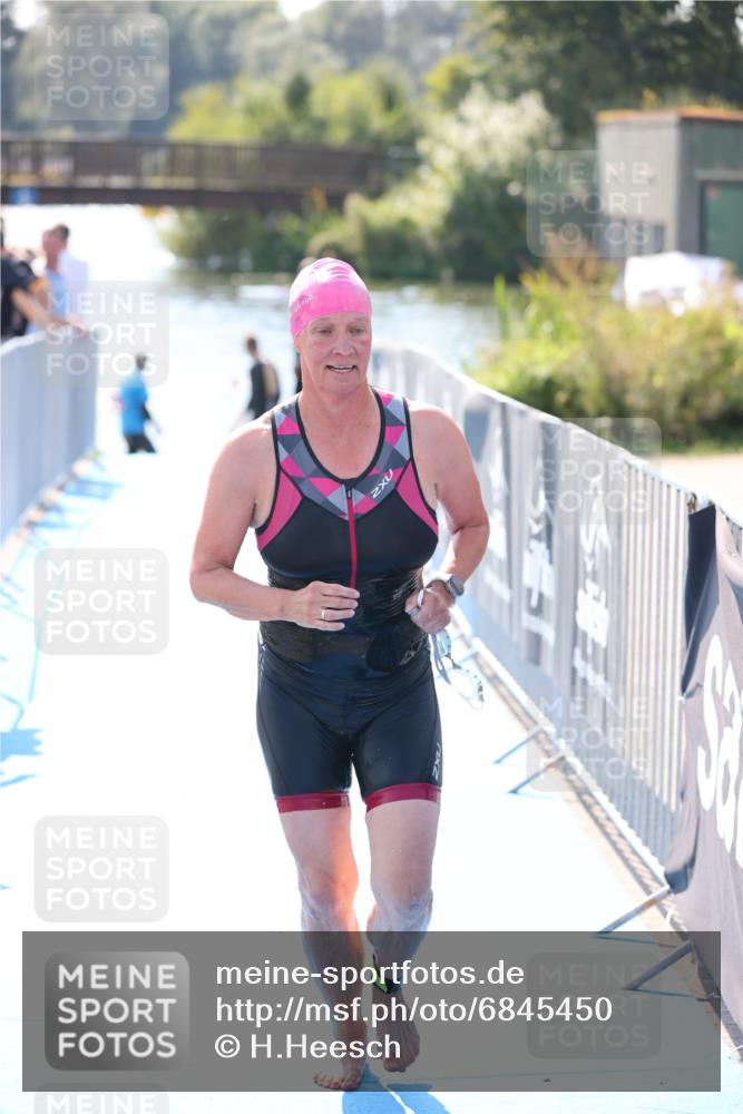25.08.2024 - Elbe Triathlon Hamburg H.Heesch http://msf.ph/oto/6845450 25.08.2024 14:43:52 Schwimmen  meine-sportfotos.de
