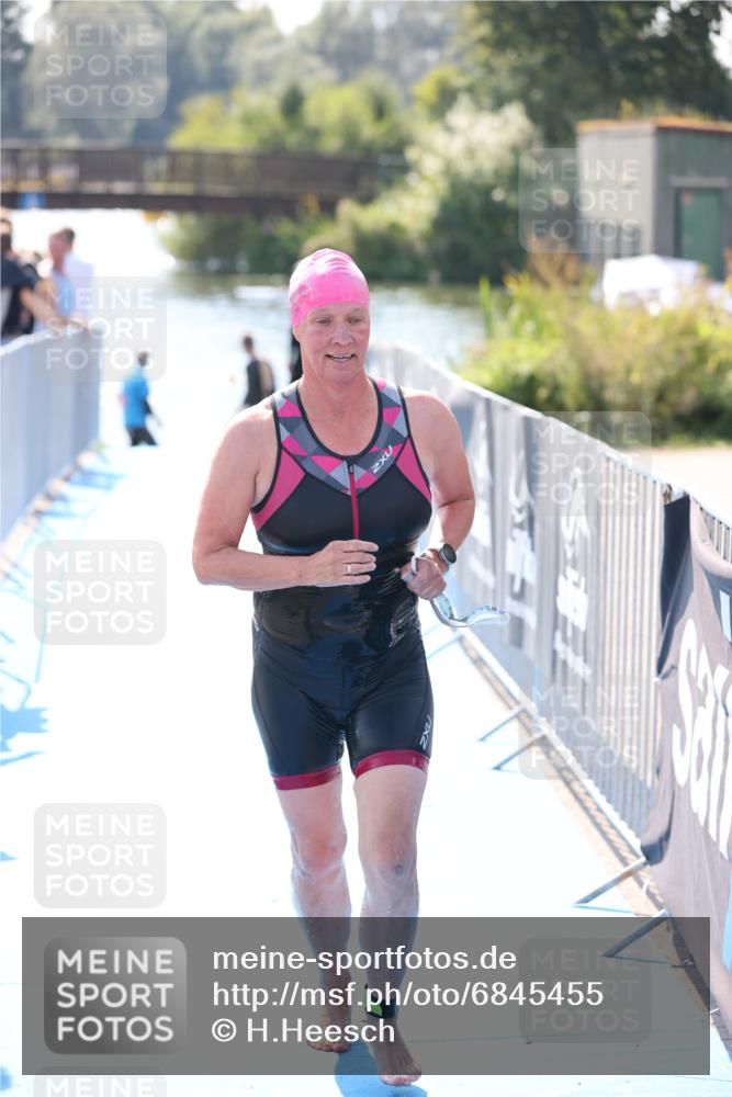 25.08.2024 - Elbe Triathlon Hamburg H.Heesch http://msf.ph/oto/6845455 25.08.2024 14:43:52 Schwimmen  meine-sportfotos.de