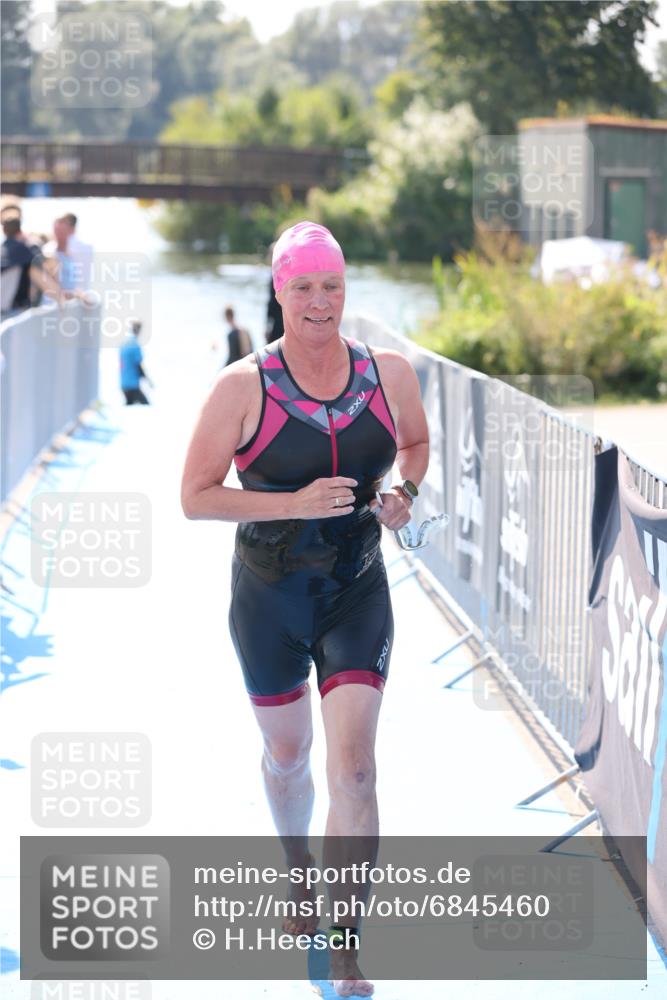 25.08.2024 - Elbe Triathlon Hamburg H.Heesch http://msf.ph/oto/6845460 25.08.2024 14:43:52 Schwimmen  meine-sportfotos.de