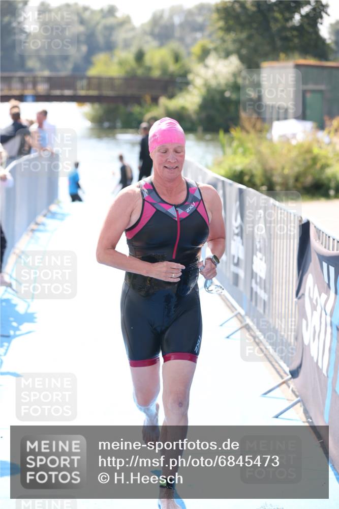 25.08.2024 - Elbe Triathlon Hamburg H.Heesch http://msf.ph/oto/6845473 25.08.2024 14:43:52 Schwimmen  meine-sportfotos.de