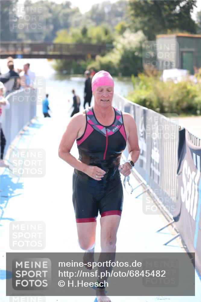 25.08.2024 - Elbe Triathlon Hamburg H.Heesch http://msf.ph/oto/6845482 25.08.2024 14:43:52 Schwimmen  meine-sportfotos.de