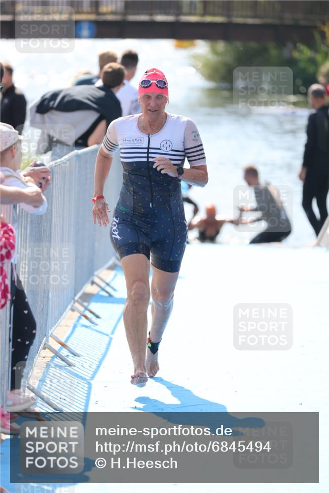 25.08.2024 - Elbe Triathlon Hamburg H.Heesch http://msf.ph/oto/6845494 25.08.2024 14:44:09 Schwimmen  meine-sportfotos.de