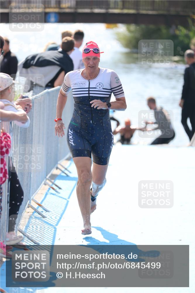 25.08.2024 - Elbe Triathlon Hamburg H.Heesch http://msf.ph/oto/6845499 25.08.2024 14:44:09 Schwimmen  meine-sportfotos.de