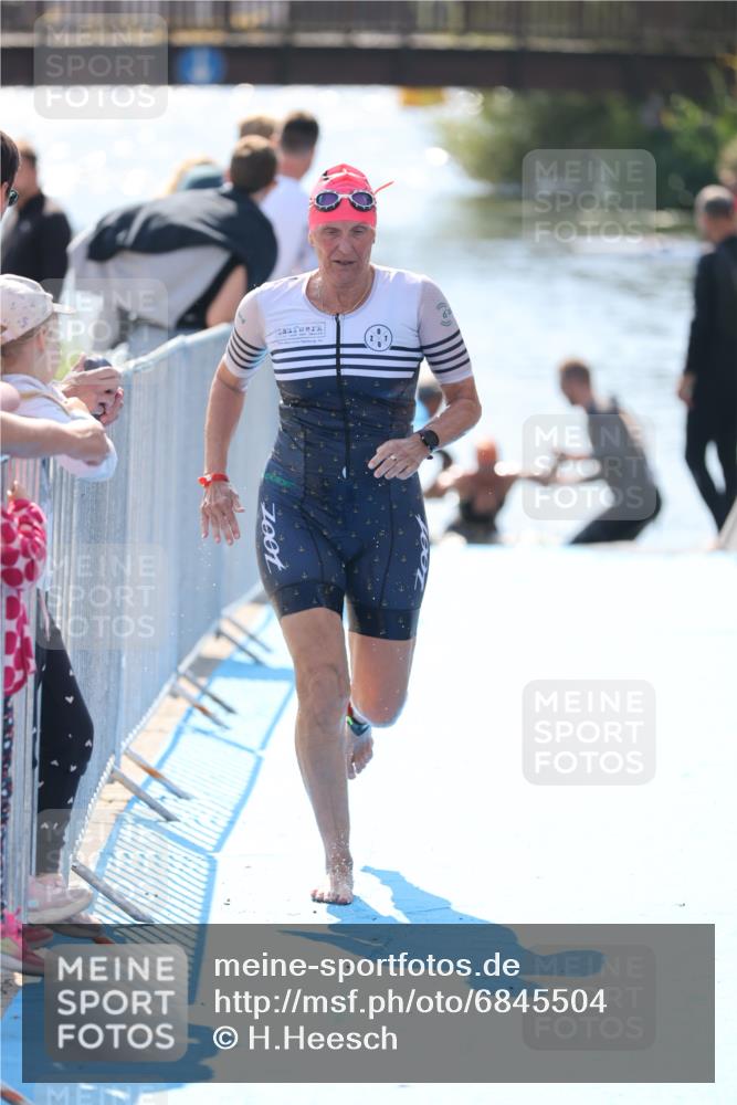 25.08.2024 - Elbe Triathlon Hamburg H.Heesch http://msf.ph/oto/6845504 25.08.2024 14:44:09 Schwimmen  meine-sportfotos.de