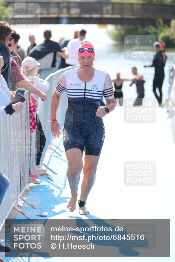 25.08.2024 - Elbe Triathlon Hamburg H.Heesch http://msf.ph/oto/6845516 25.08.2024 14:44:10 Schwimmen  meine-sportfotos.de