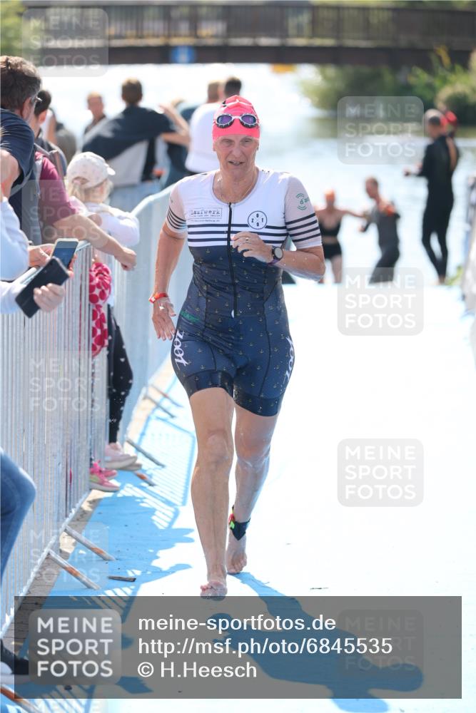25.08.2024 - Elbe Triathlon Hamburg H.Heesch http://msf.ph/oto/6845535 25.08.2024 14:44:10 Schwimmen  meine-sportfotos.de