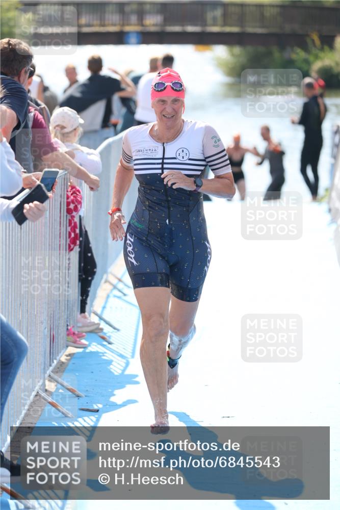 25.08.2024 - Elbe Triathlon Hamburg H.Heesch http://msf.ph/oto/6845543 25.08.2024 14:44:11 Schwimmen  meine-sportfotos.de