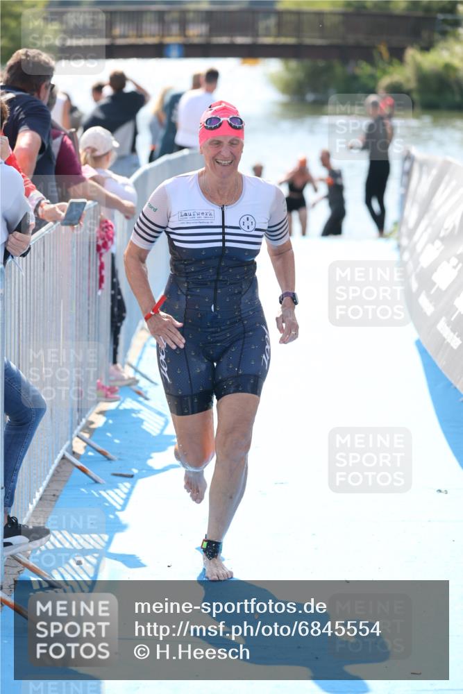 25.08.2024 - Elbe Triathlon Hamburg H.Heesch http://msf.ph/oto/6845554 25.08.2024 14:44:11 Schwimmen  meine-sportfotos.de