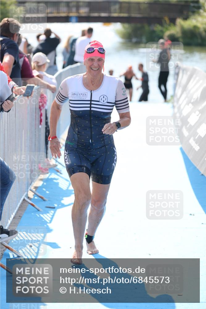 25.08.2024 - Elbe Triathlon Hamburg H.Heesch http://msf.ph/oto/6845573 25.08.2024 14:44:11 Schwimmen  meine-sportfotos.de