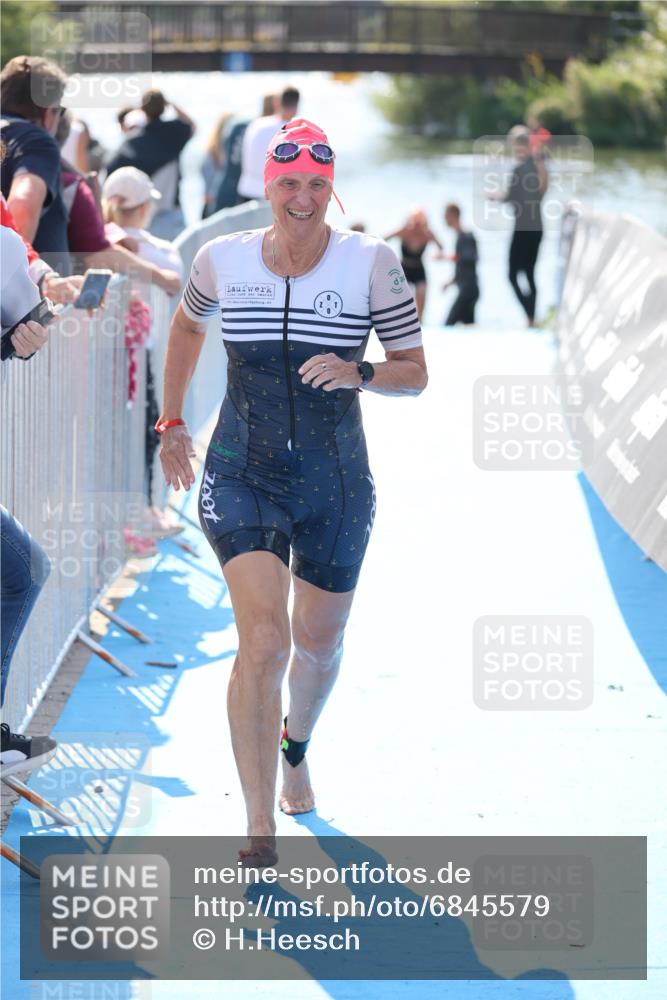 25.08.2024 - Elbe Triathlon Hamburg H.Heesch http://msf.ph/oto/6845579 25.08.2024 14:44:11 Schwimmen  meine-sportfotos.de