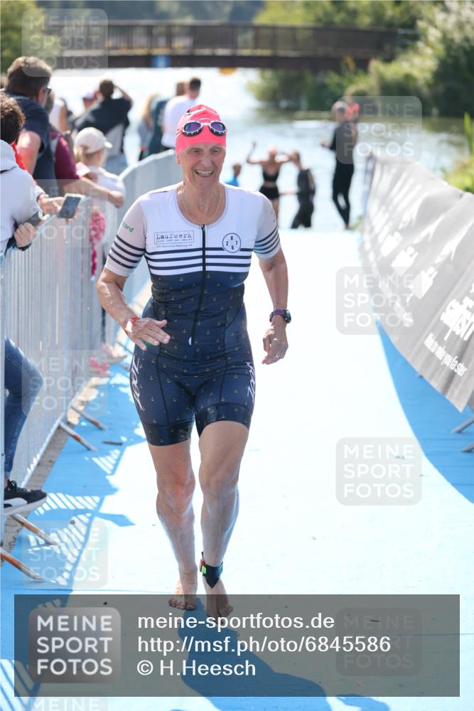 25.08.2024 - Elbe Triathlon Hamburg H.Heesch http://msf.ph/oto/6845586 25.08.2024 14:44:11 Schwimmen  meine-sportfotos.de