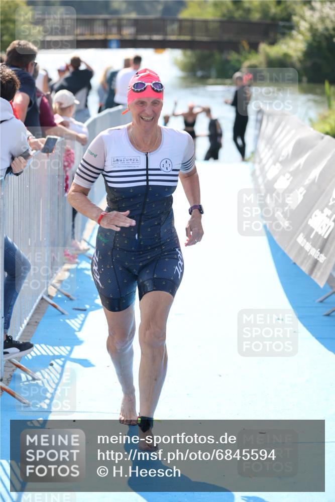 25.08.2024 - Elbe Triathlon Hamburg H.Heesch http://msf.ph/oto/6845594 25.08.2024 14:44:11 Schwimmen  meine-sportfotos.de