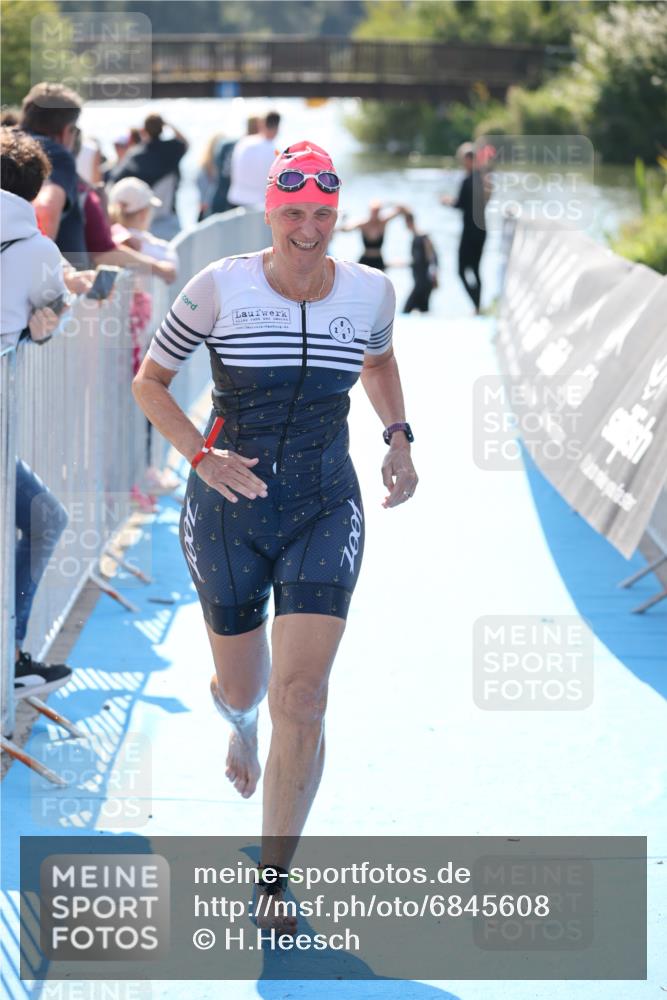 25.08.2024 - Elbe Triathlon Hamburg H.Heesch http://msf.ph/oto/6845608 25.08.2024 14:44:12 Schwimmen  meine-sportfotos.de