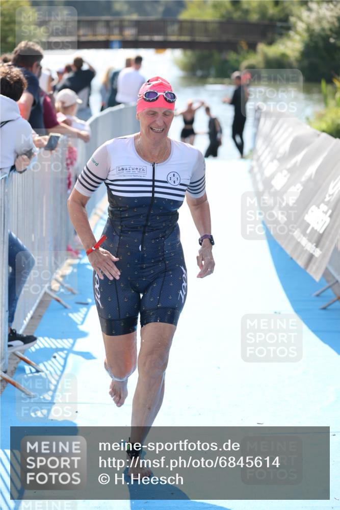 25.08.2024 - Elbe Triathlon Hamburg H.Heesch http://msf.ph/oto/6845614 25.08.2024 14:44:12 Schwimmen  meine-sportfotos.de