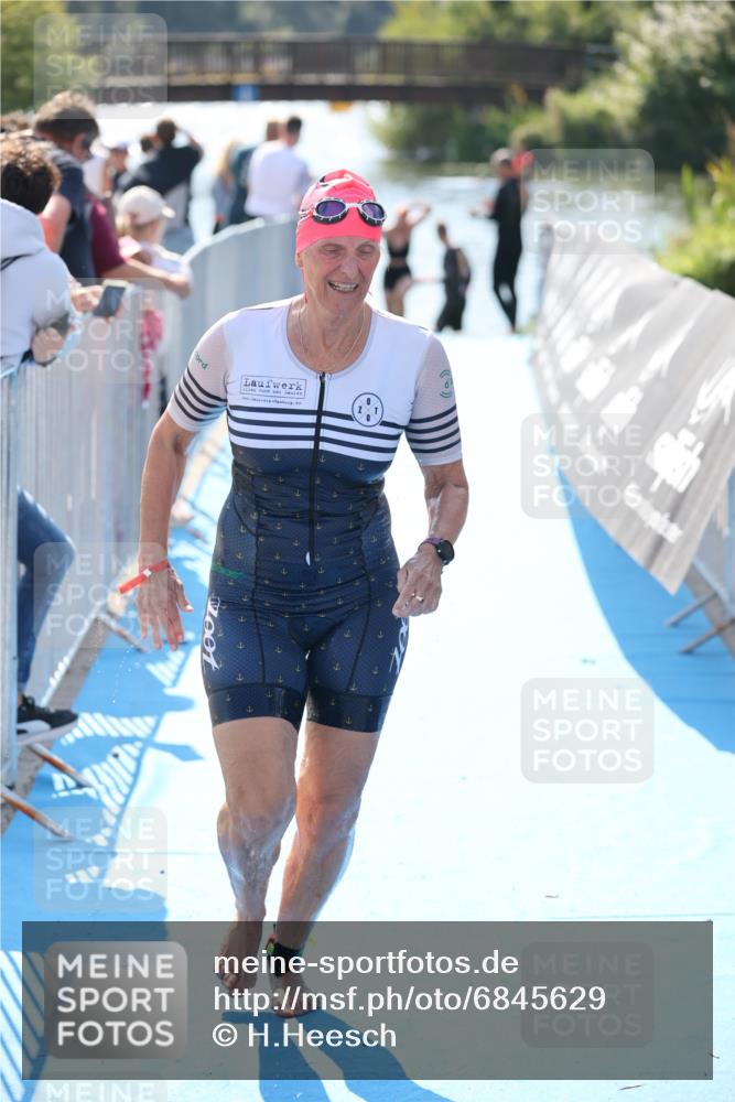 25.08.2024 - Elbe Triathlon Hamburg H.Heesch http://msf.ph/oto/6845629 25.08.2024 14:44:12 Schwimmen  meine-sportfotos.de