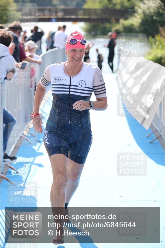25.08.2024 - Elbe Triathlon Hamburg H.Heesch http://msf.ph/oto/6845644 25.08.2024 14:44:12 Schwimmen  meine-sportfotos.de