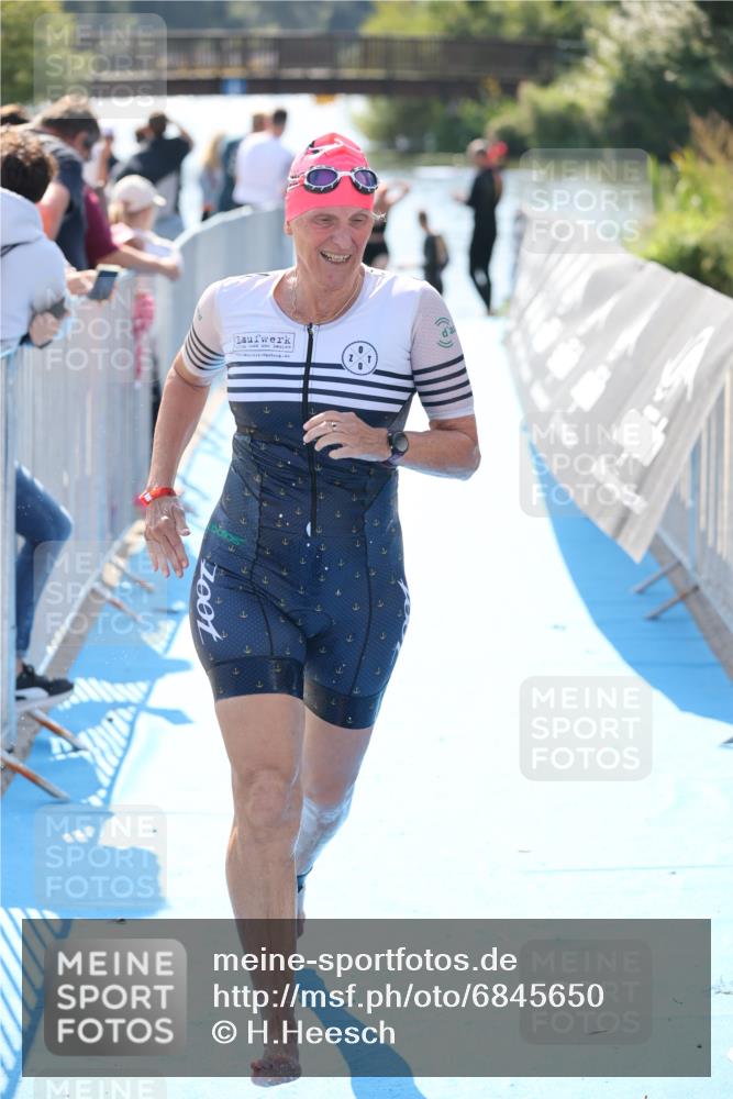 25.08.2024 - Elbe Triathlon Hamburg H.Heesch http://msf.ph/oto/6845650 25.08.2024 14:44:12 Schwimmen  meine-sportfotos.de