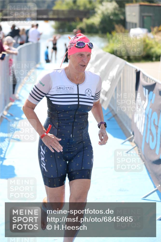 25.08.2024 - Elbe Triathlon Hamburg H.Heesch http://msf.ph/oto/6845665 25.08.2024 14:44:12 Schwimmen  meine-sportfotos.de