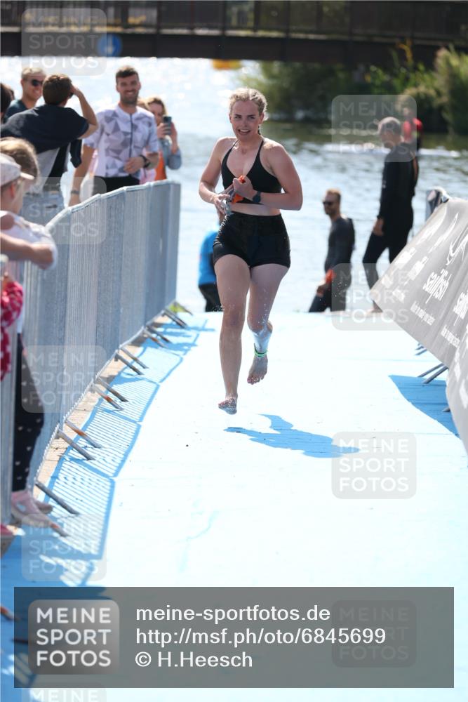 25.08.2024 - Elbe Triathlon Hamburg H.Heesch http://msf.ph/oto/6845699 25.08.2024 14:44:16 Schwimmen  meine-sportfotos.de
