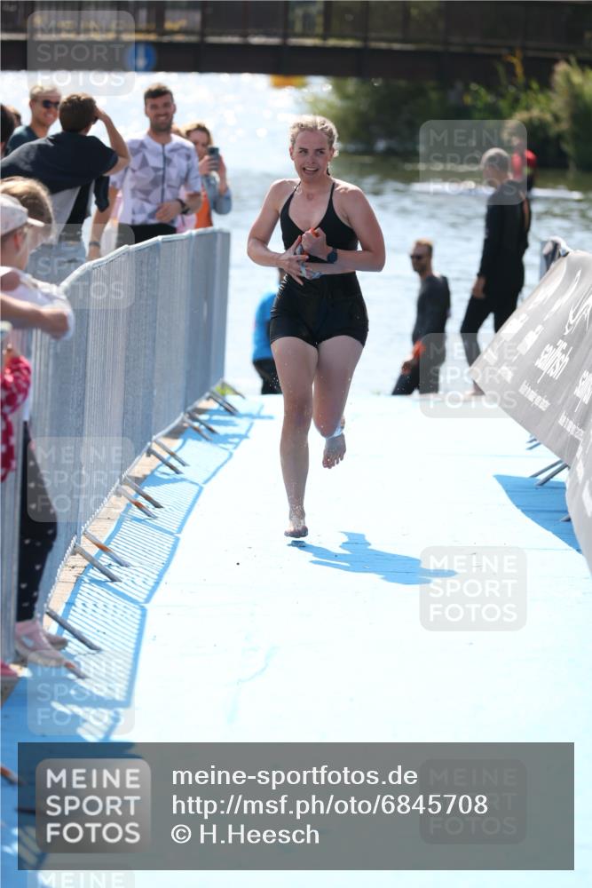25.08.2024 - Elbe Triathlon Hamburg H.Heesch http://msf.ph/oto/6845708 25.08.2024 14:44:16 Schwimmen  meine-sportfotos.de