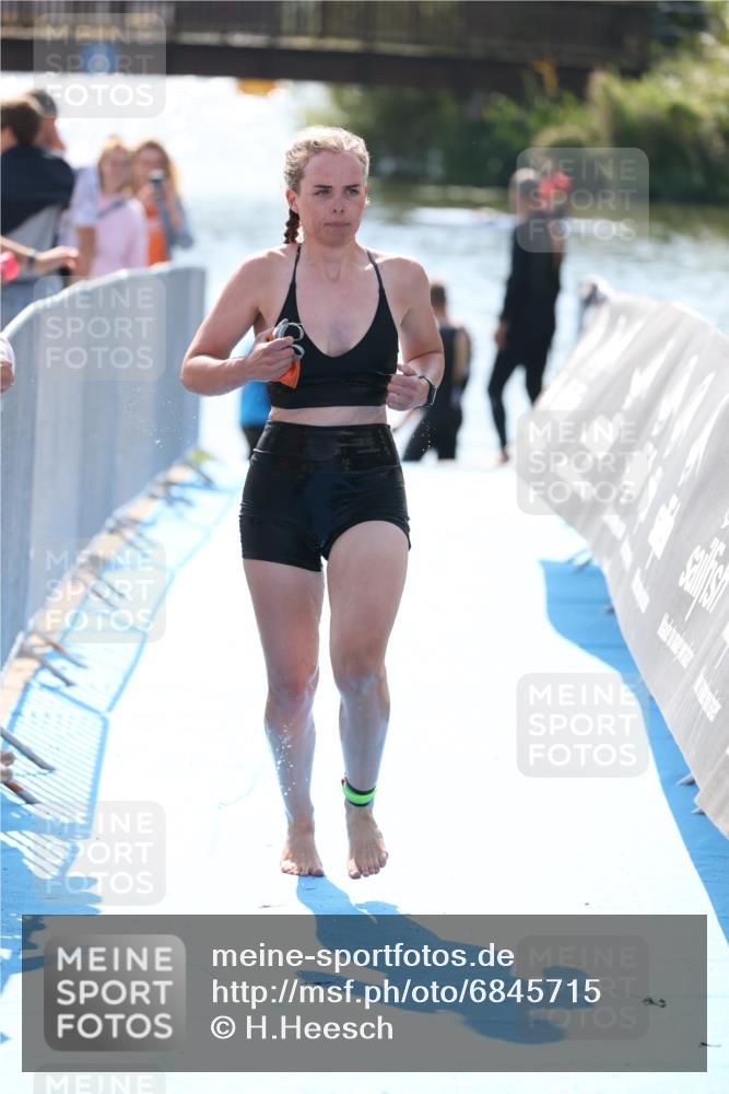 25.08.2024 - Elbe Triathlon Hamburg H.Heesch http://msf.ph/oto/6845715 25.08.2024 14:44:18 Schwimmen  meine-sportfotos.de