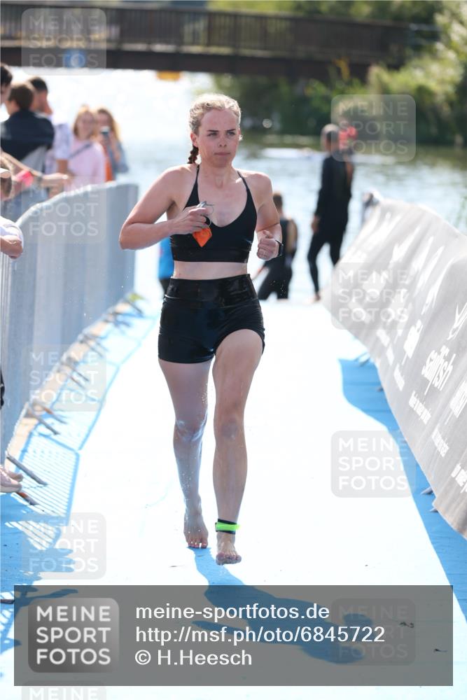 25.08.2024 - Elbe Triathlon Hamburg H.Heesch http://msf.ph/oto/6845722 25.08.2024 14:44:18 Schwimmen  meine-sportfotos.de