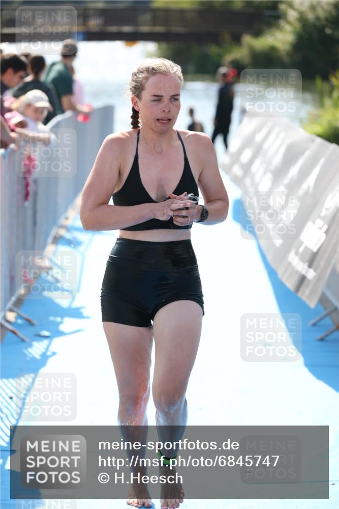 25.08.2024 - Elbe Triathlon Hamburg H.Heesch http://msf.ph/oto/6845747 25.08.2024 14:44:19 Schwimmen  meine-sportfotos.de