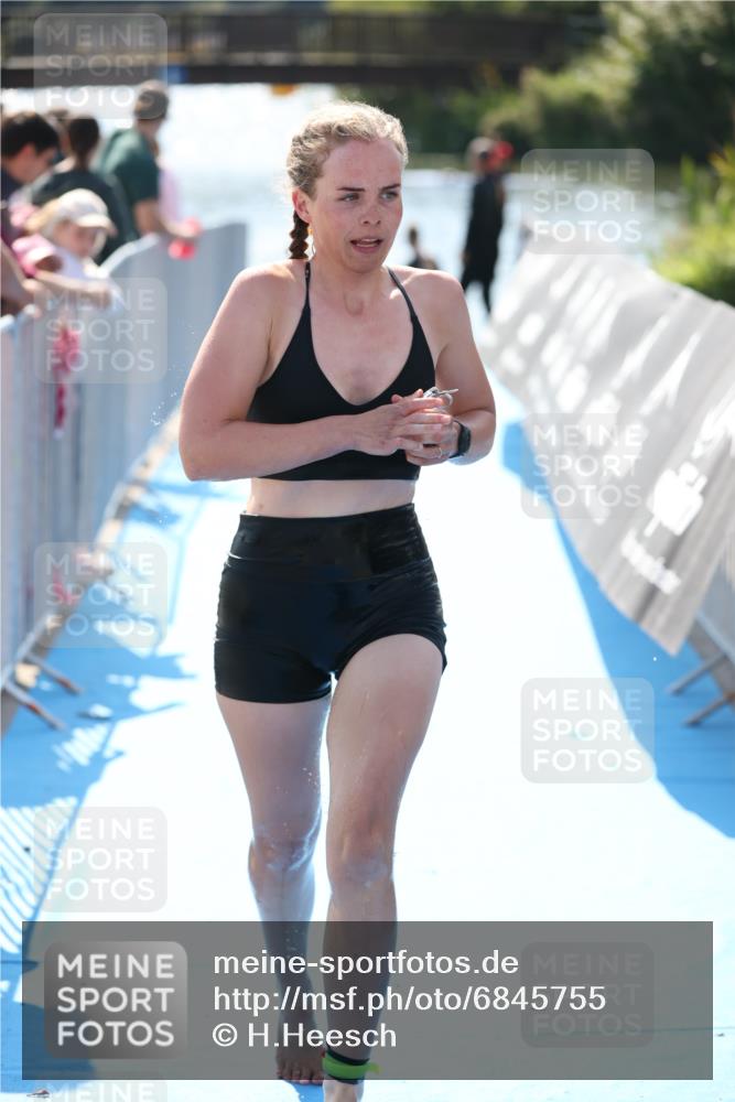 25.08.2024 - Elbe Triathlon Hamburg H.Heesch http://msf.ph/oto/6845755 25.08.2024 14:44:19 Schwimmen  meine-sportfotos.de