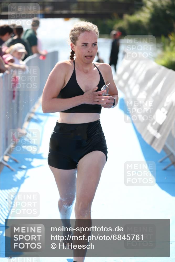 25.08.2024 - Elbe Triathlon Hamburg H.Heesch http://msf.ph/oto/6845761 25.08.2024 14:44:19 Schwimmen  meine-sportfotos.de