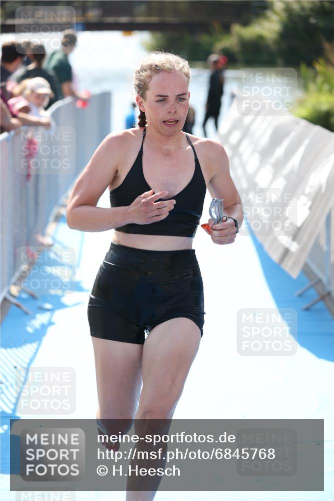 25.08.2024 - Elbe Triathlon Hamburg H.Heesch http://msf.ph/oto/6845768 25.08.2024 14:44:19 Schwimmen  meine-sportfotos.de