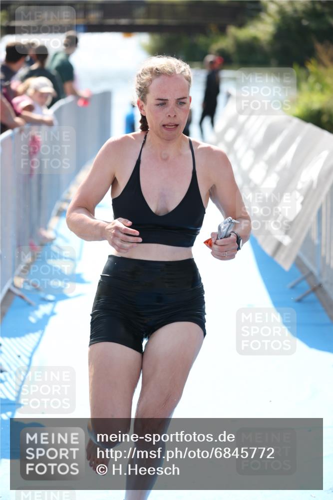 25.08.2024 - Elbe Triathlon Hamburg H.Heesch http://msf.ph/oto/6845772 25.08.2024 14:44:19 Schwimmen  meine-sportfotos.de