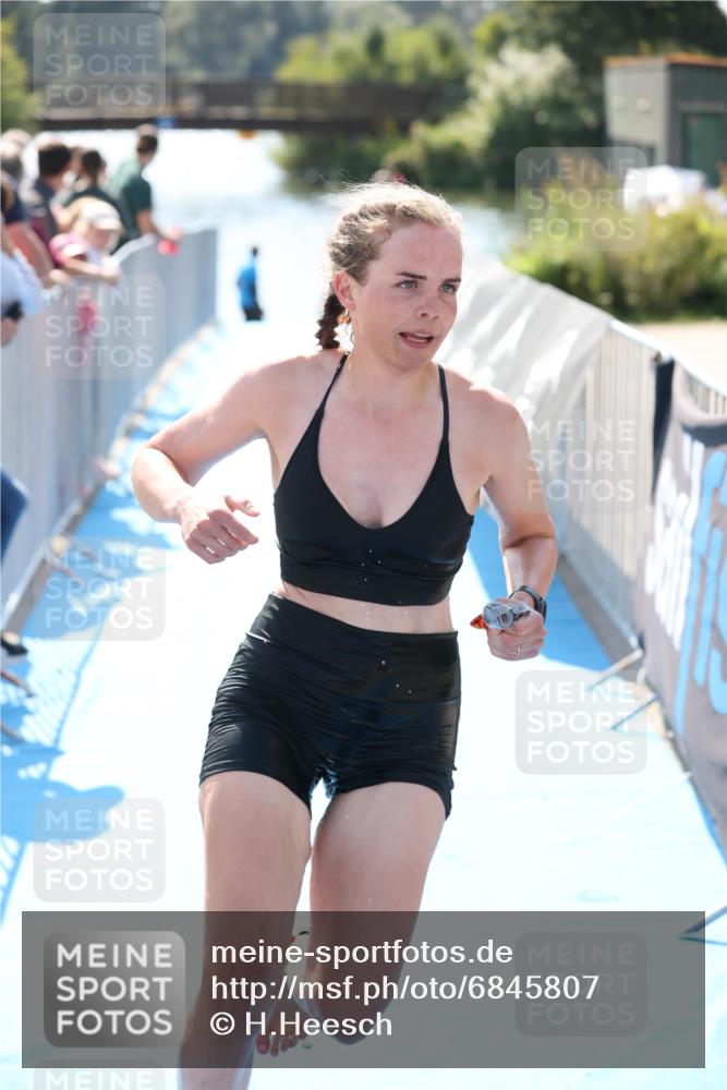 25.08.2024 - Elbe Triathlon Hamburg H.Heesch http://msf.ph/oto/6845807 25.08.2024 14:44:19 Schwimmen  meine-sportfotos.de