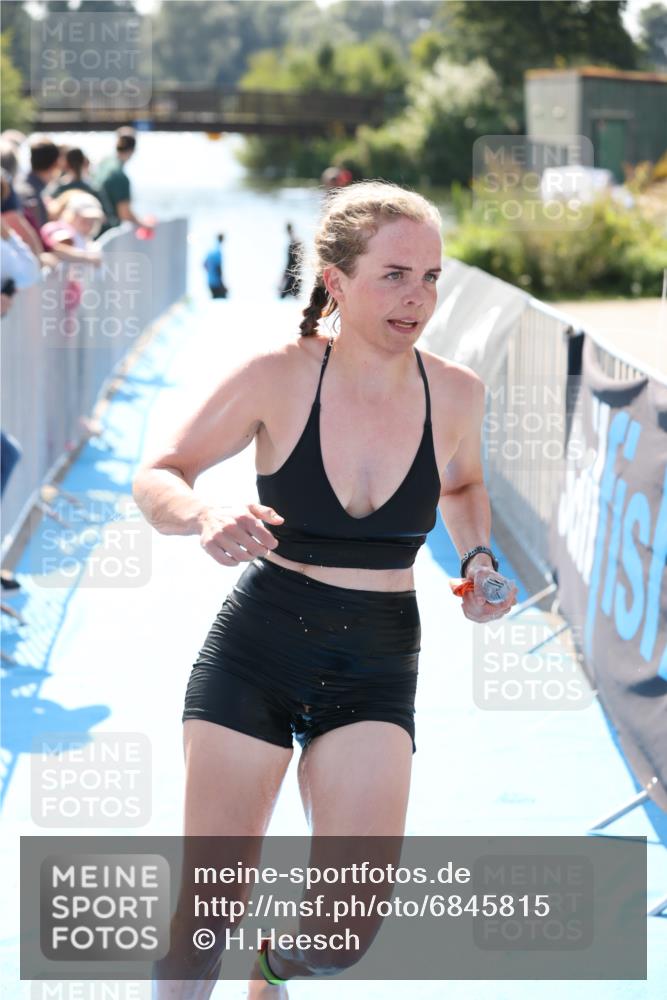 25.08.2024 - Elbe Triathlon Hamburg H.Heesch http://msf.ph/oto/6845815 25.08.2024 14:44:19 Schwimmen  meine-sportfotos.de