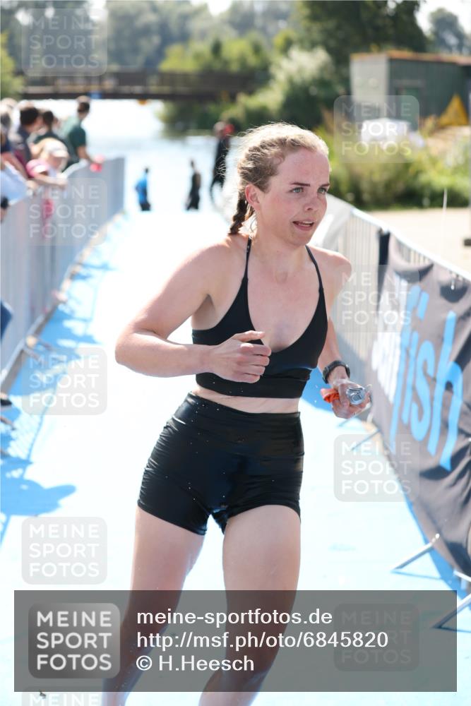 25.08.2024 - Elbe Triathlon Hamburg H.Heesch http://msf.ph/oto/6845820 25.08.2024 14:44:19 Schwimmen  meine-sportfotos.de