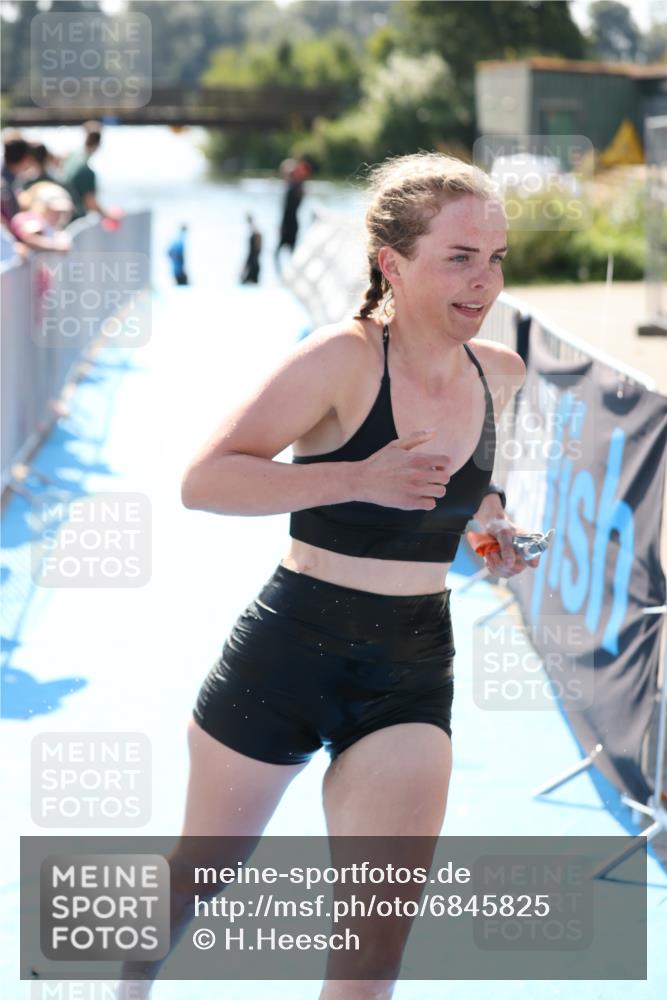 25.08.2024 - Elbe Triathlon Hamburg H.Heesch http://msf.ph/oto/6845825 25.08.2024 14:44:19 Schwimmen  meine-sportfotos.de