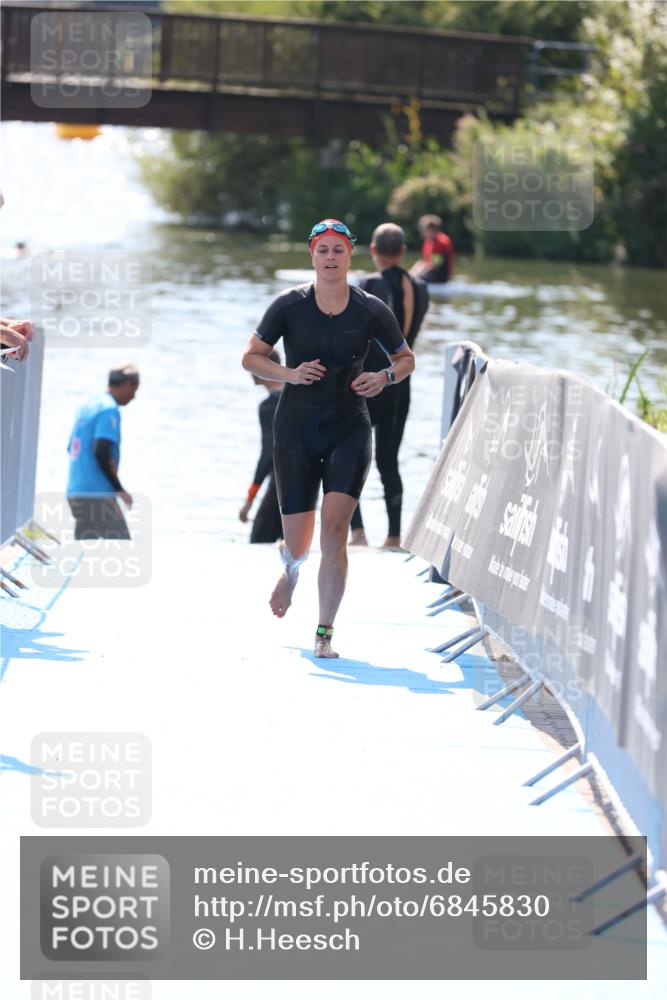 25.08.2024 - Elbe Triathlon Hamburg H.Heesch http://msf.ph/oto/6845830 25.08.2024 14:44:50 Schwimmen  meine-sportfotos.de
