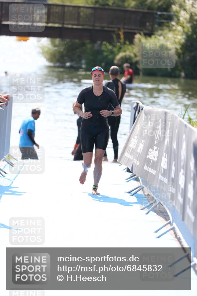 25.08.2024 - Elbe Triathlon Hamburg H.Heesch http://msf.ph/oto/6845832 25.08.2024 14:44:50 Schwimmen  meine-sportfotos.de