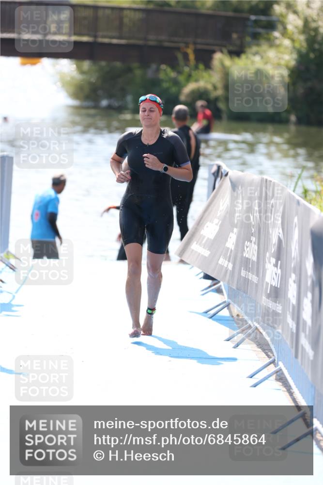 25.08.2024 - Elbe Triathlon Hamburg H.Heesch http://msf.ph/oto/6845864 25.08.2024 14:44:51 Schwimmen  meine-sportfotos.de