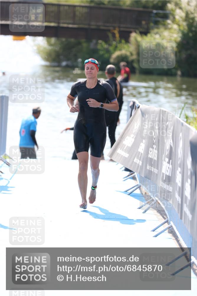 25.08.2024 - Elbe Triathlon Hamburg H.Heesch http://msf.ph/oto/6845870 25.08.2024 14:44:51 Schwimmen  meine-sportfotos.de