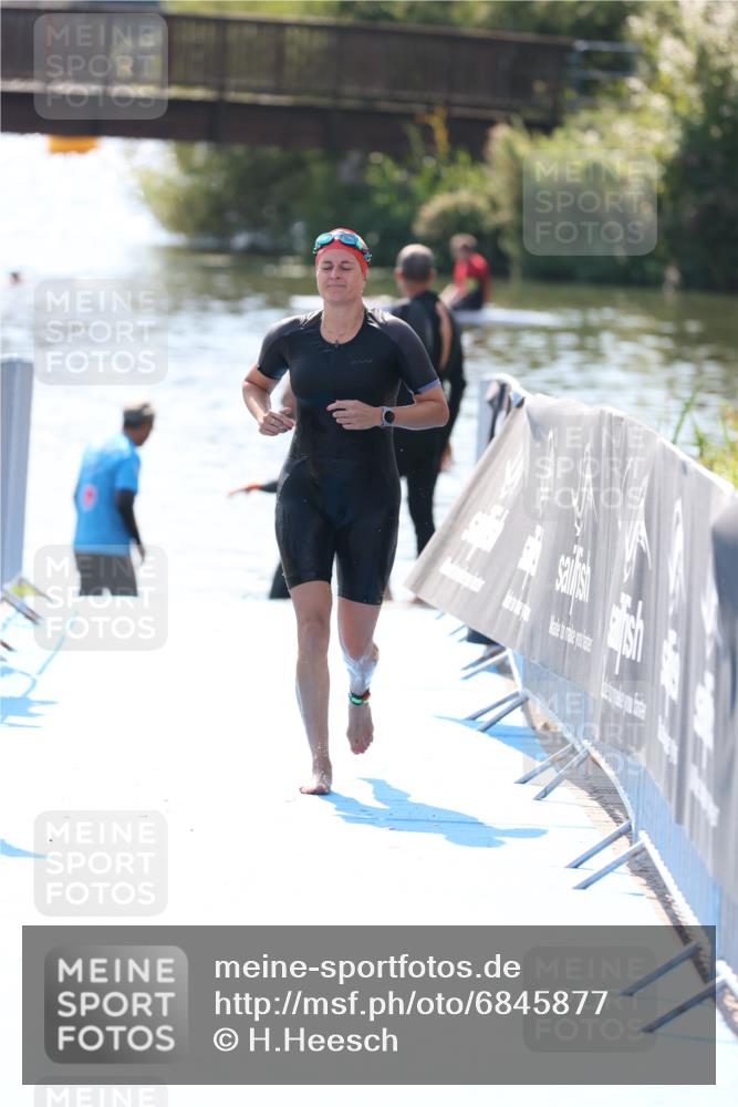 25.08.2024 - Elbe Triathlon Hamburg H.Heesch http://msf.ph/oto/6845877 25.08.2024 14:44:51 Schwimmen  meine-sportfotos.de