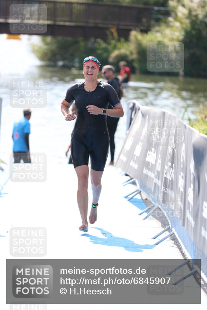 25.08.2024 - Elbe Triathlon Hamburg H.Heesch http://msf.ph/oto/6845907 25.08.2024 14:44:52 Schwimmen  meine-sportfotos.de