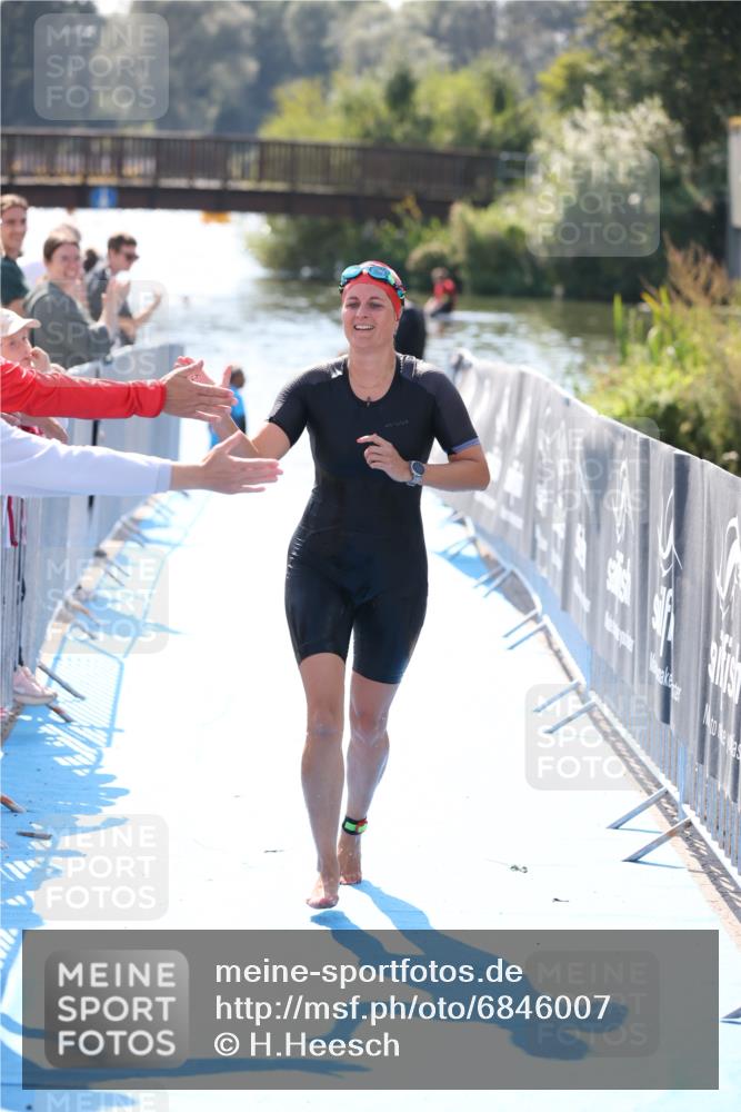 25.08.2024 - Elbe Triathlon Hamburg H.Heesch http://msf.ph/oto/6846007 25.08.2024 14:44:54 Schwimmen  meine-sportfotos.de